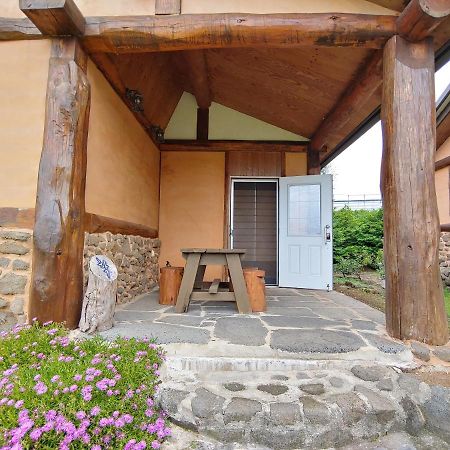 Geumok Log Pension Seogwipo Exterior foto