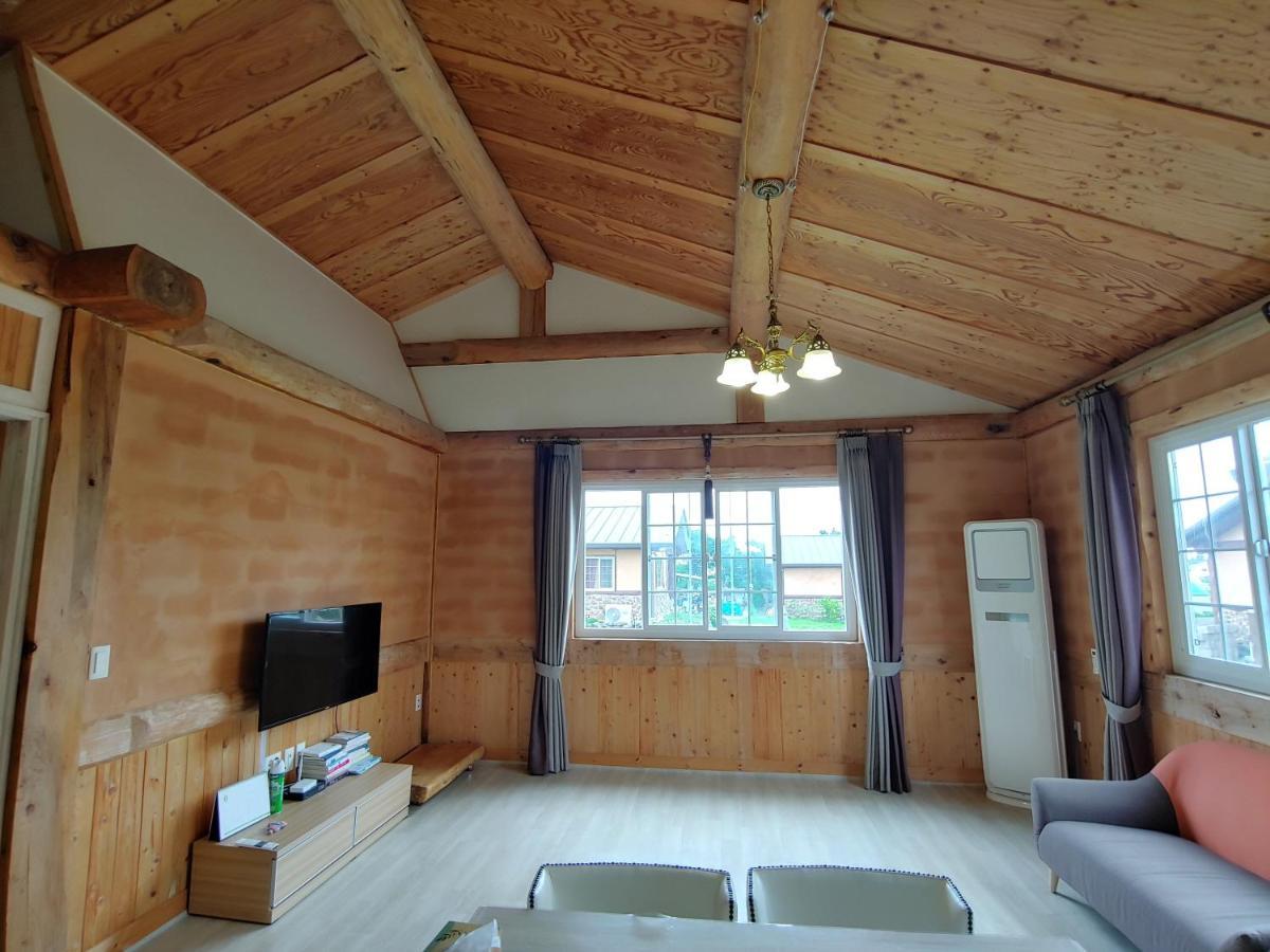 Geumok Log Pension Seogwipo Exterior foto