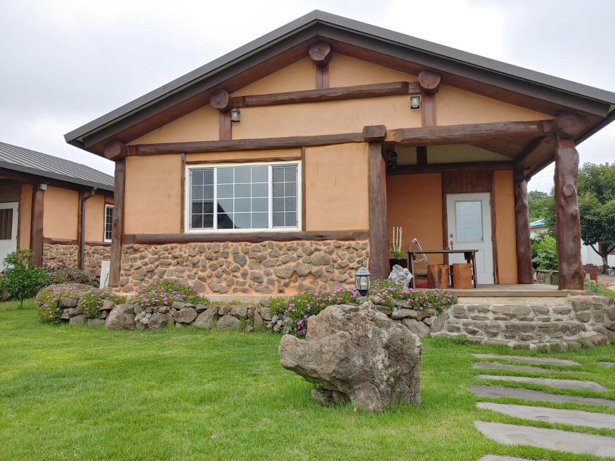 Geumok Log Pension Seogwipo Exterior foto
