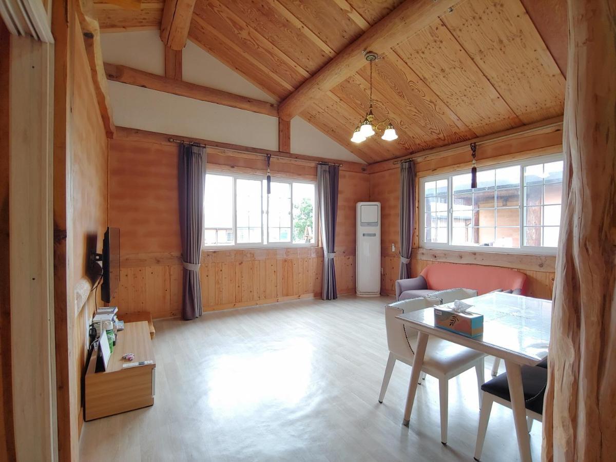 Geumok Log Pension Seogwipo Exterior foto