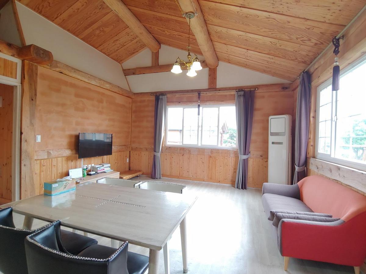 Geumok Log Pension Seogwipo Exterior foto