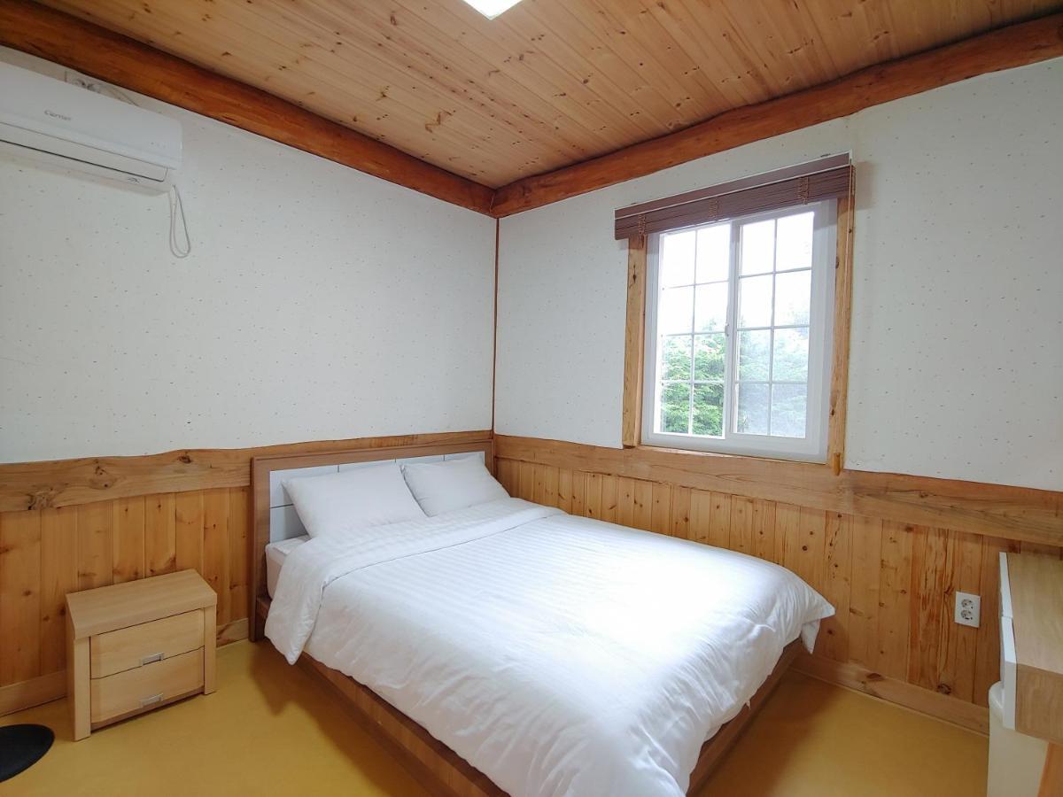 Geumok Log Pension Seogwipo Exterior foto