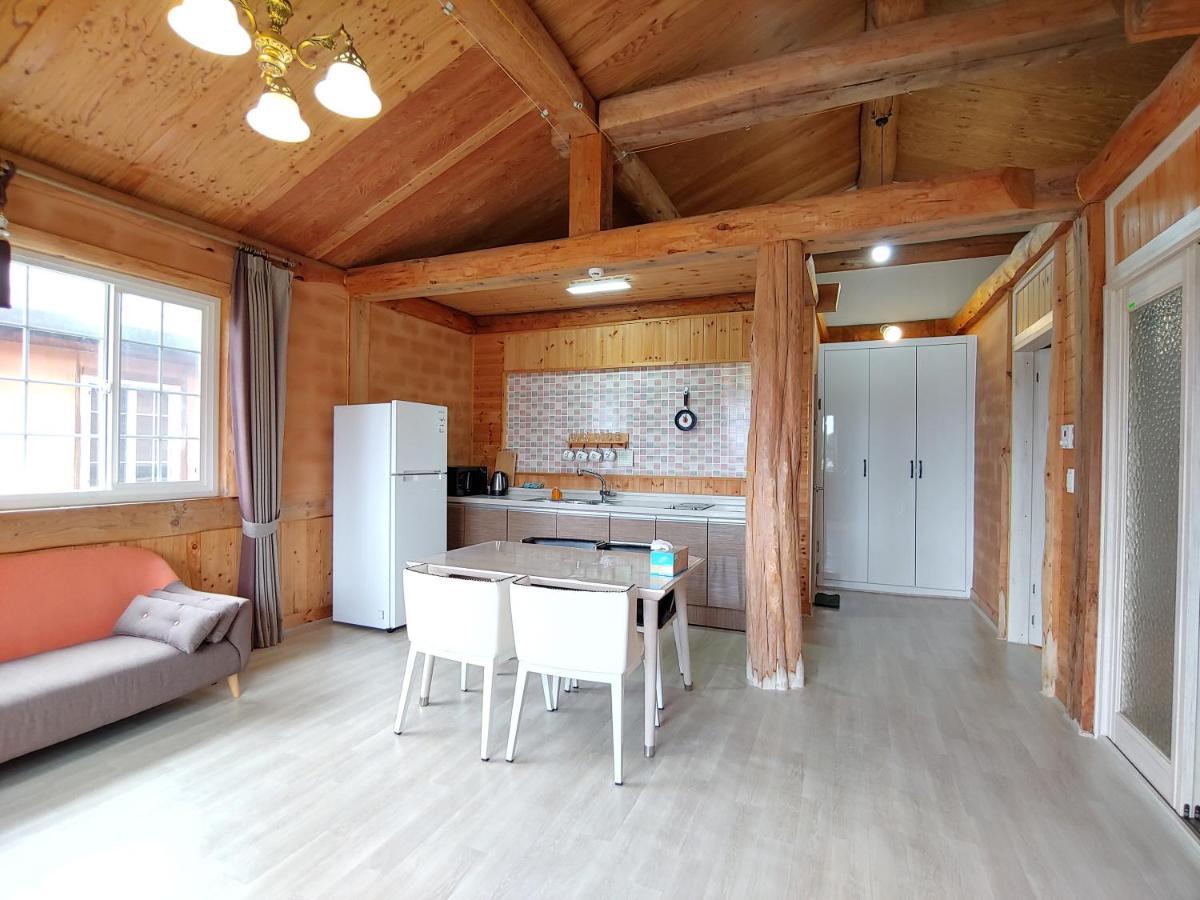 Geumok Log Pension Seogwipo Exterior foto