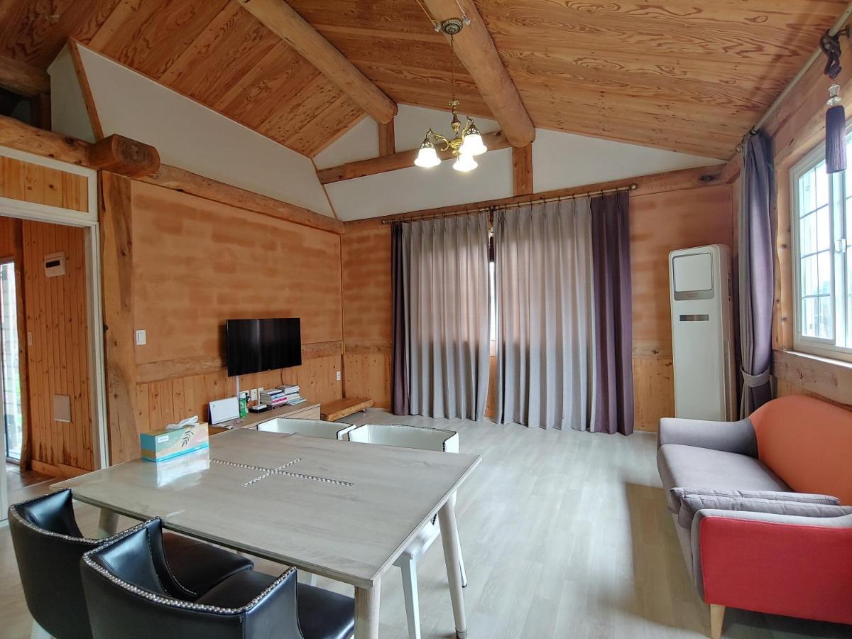 Geumok Log Pension Seogwipo Exterior foto